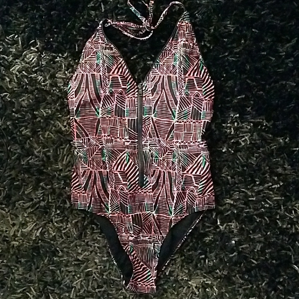 One-piece bathing suit